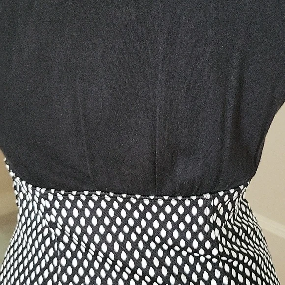 Retro Wiggle Dress - Picture 8 of 12